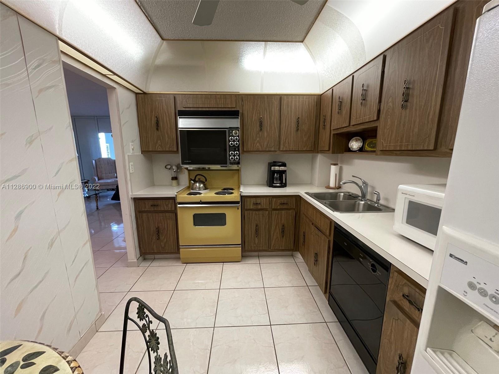 HILLCREST EAST 25 CONDO - Residential
