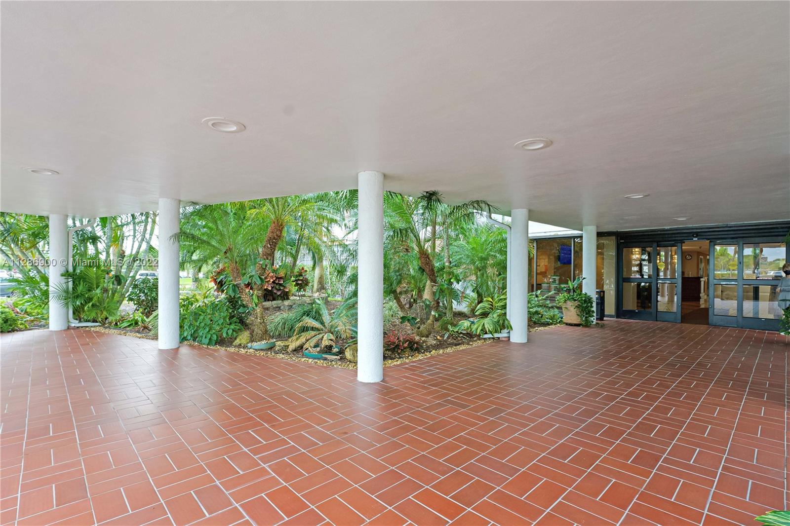 HILLCREST EAST 25 CONDO - Residential