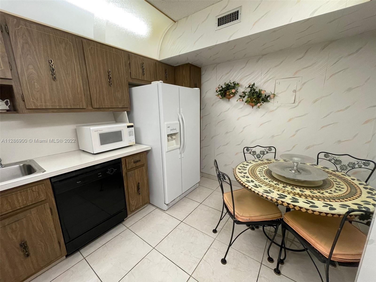 HILLCREST EAST 25 CONDO - Residential