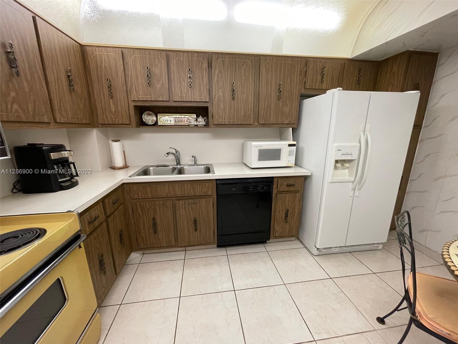 HILLCREST EAST 25 CONDO - Residential