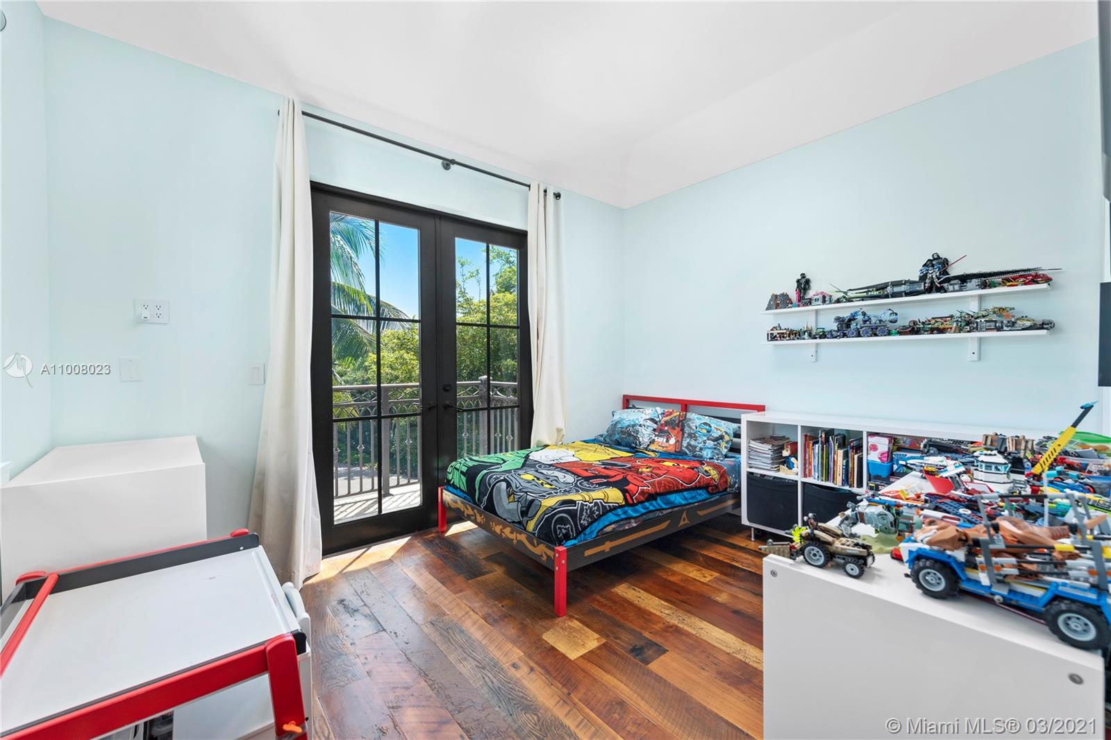 TROPICAL ISLE HOMES SUB 4 - Residential