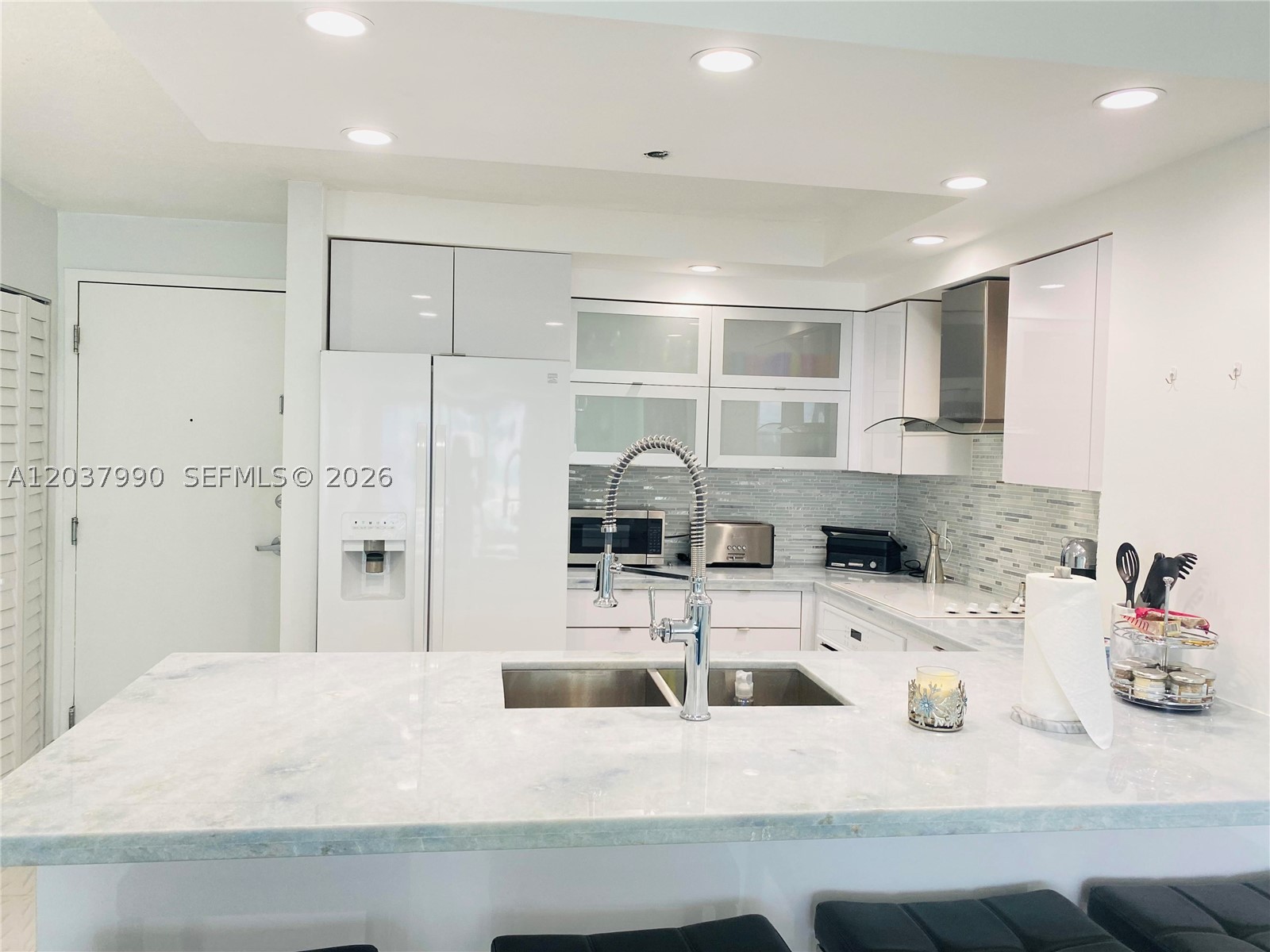 THE COLLINS CONDO - Residential Lease