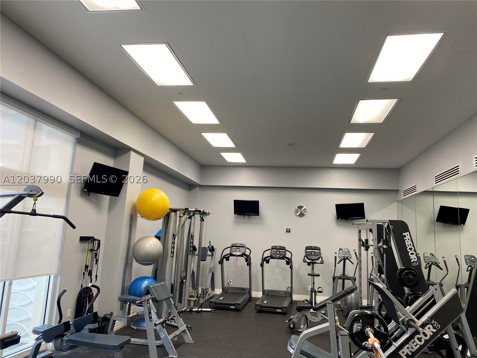 THE COLLINS CONDO - Residential Lease