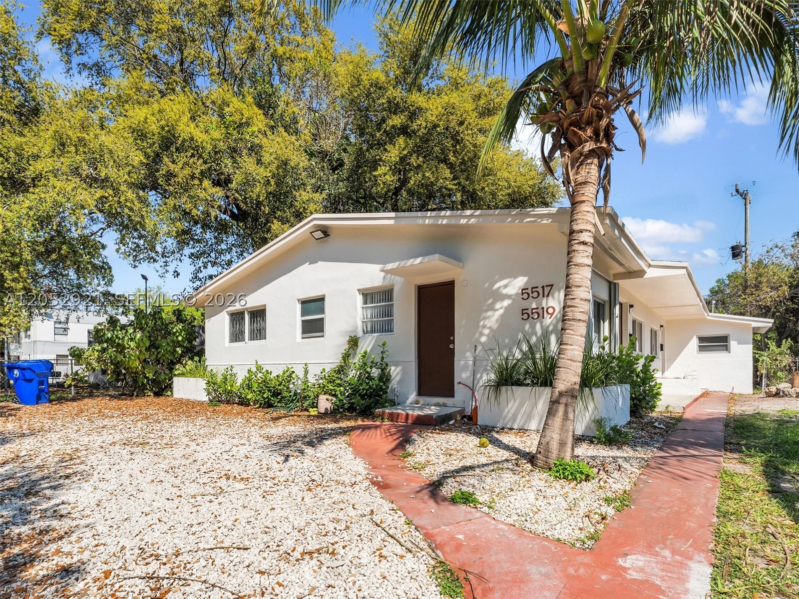 This well-maintained residence offers a spacious layout with a private backyard—ideal for relaxing or entertaining. Perfect for long-term or semi-long-term tenants, the home is available furnished or unfurnished to suit your needs. Conveniently located near major highways, shopping, dining, and entertainment.