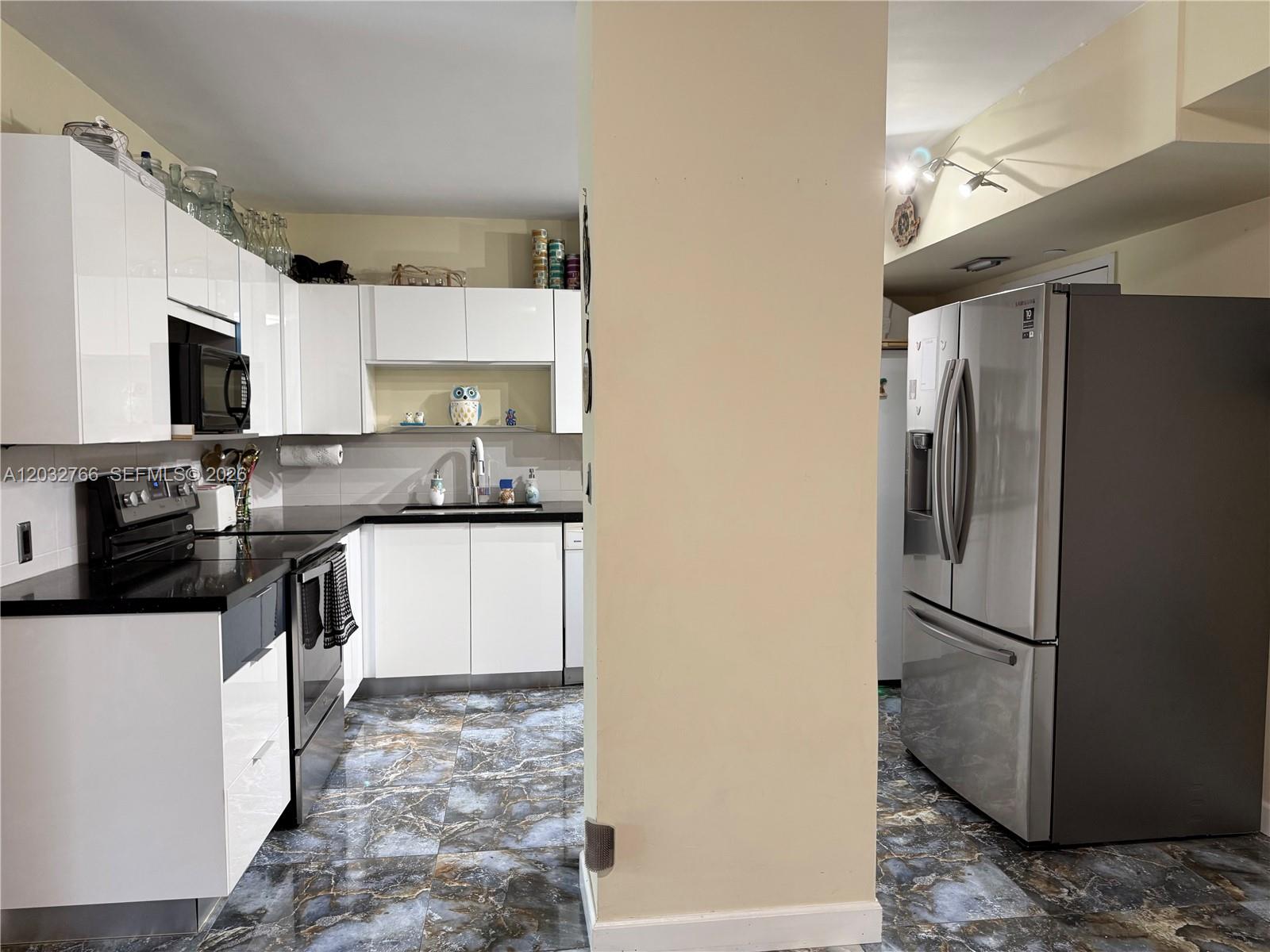 HILLCREST EAST NO 24 COND - Residential