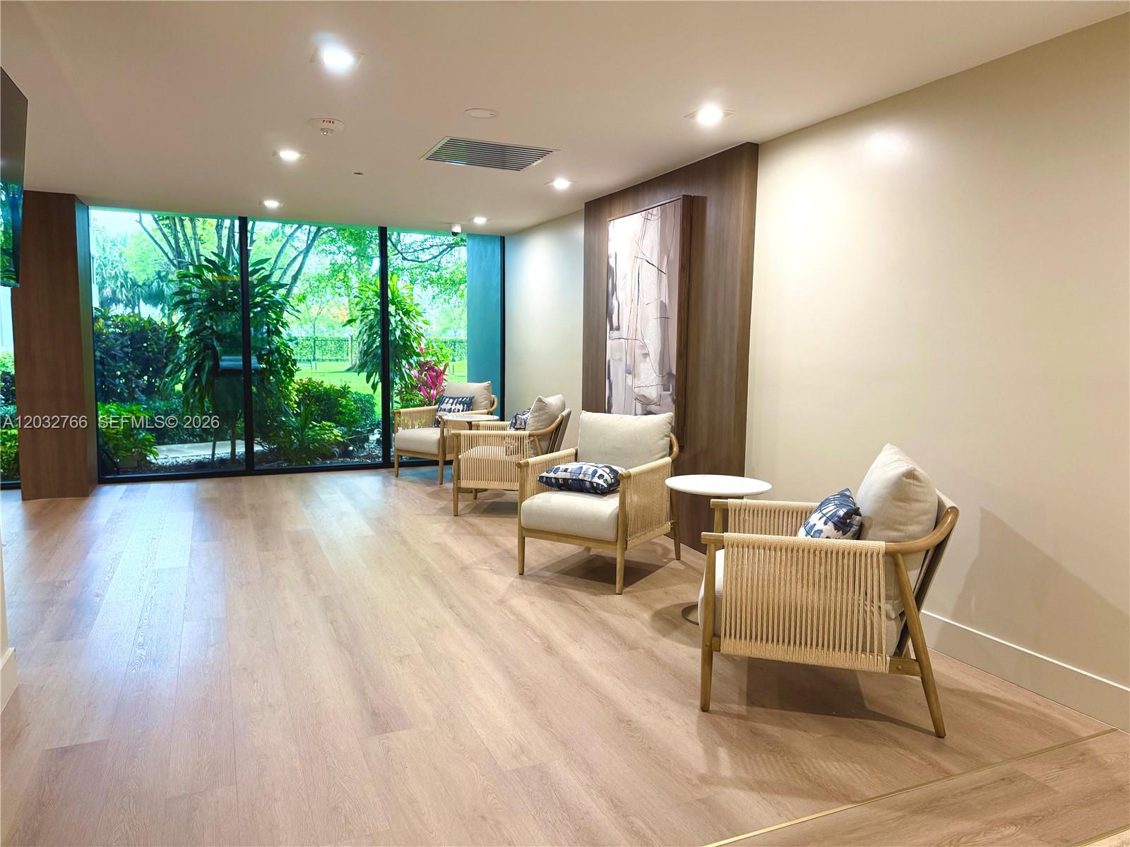 HILLCREST EAST NO 24 COND - Residential