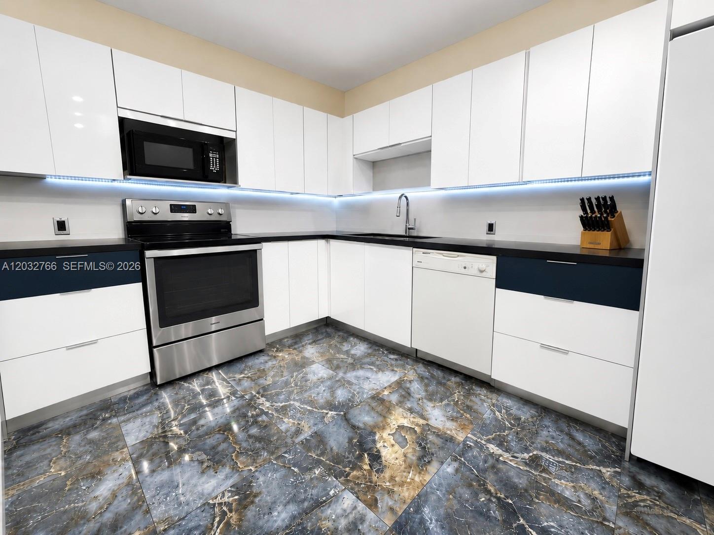HILLCREST EAST NO 24 COND - Residential