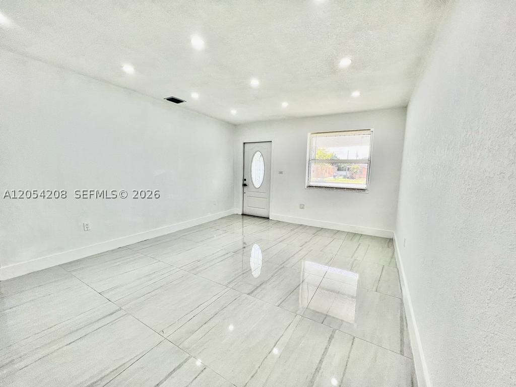 HUDSONS SUB - Residential Lease