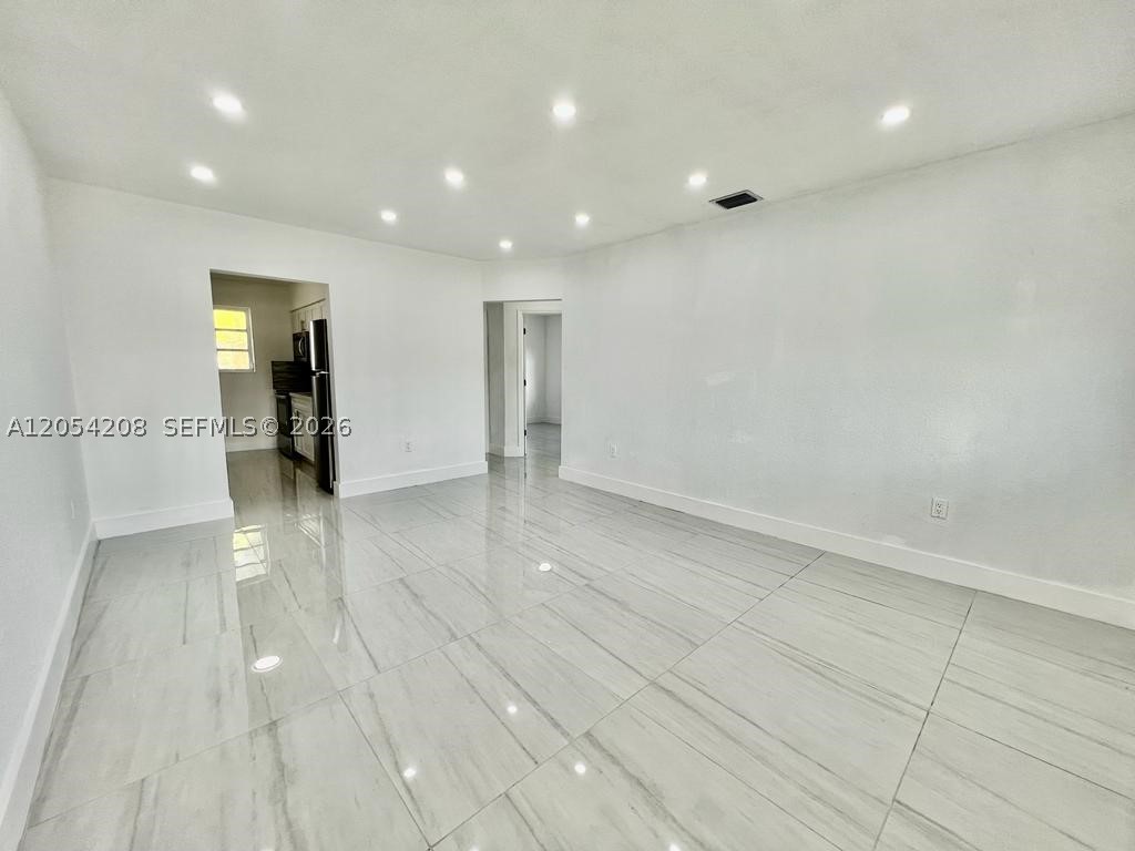 HUDSONS SUB - Residential Lease
