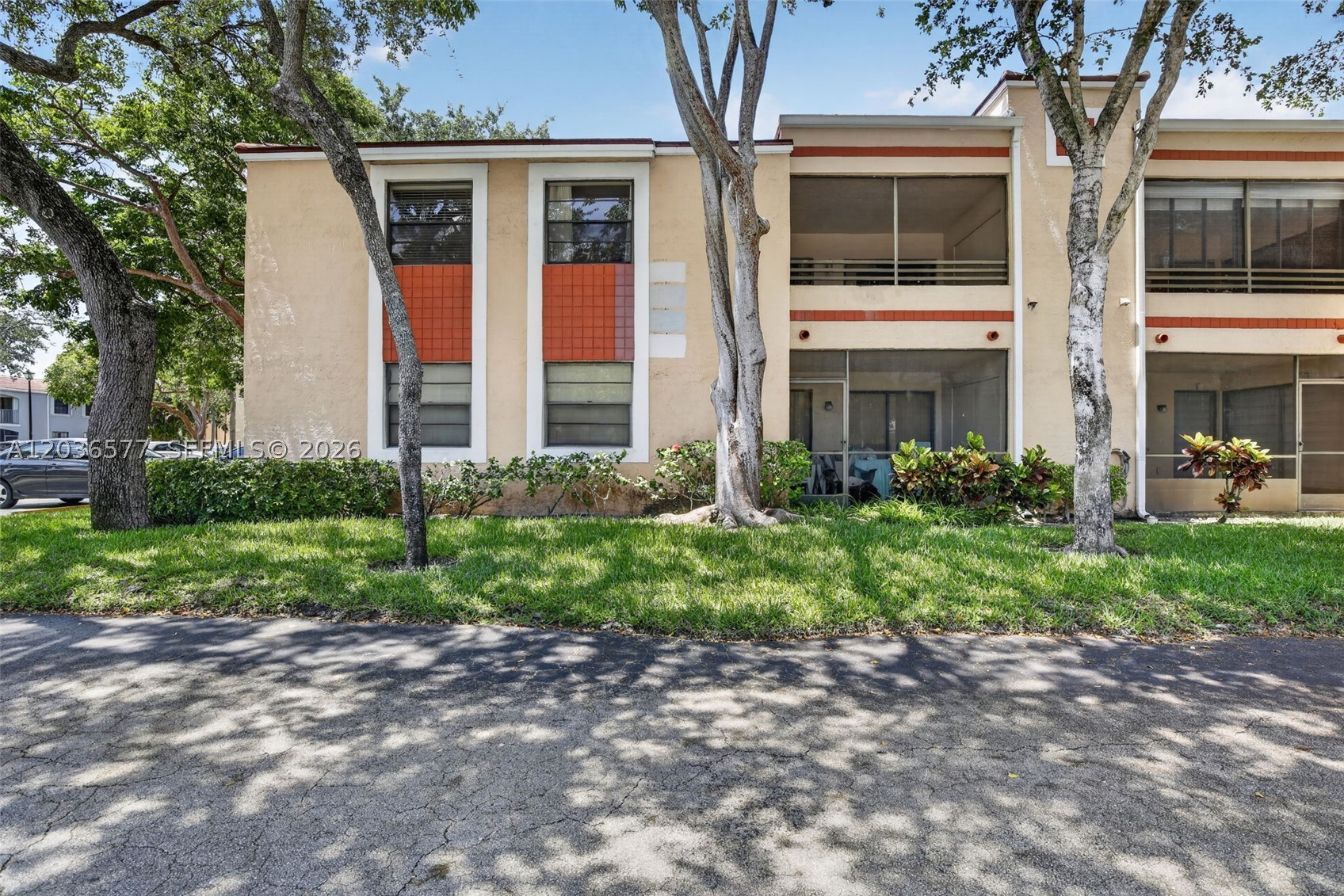PIERPOINTE #5 CONDO #101 - Residential Lease