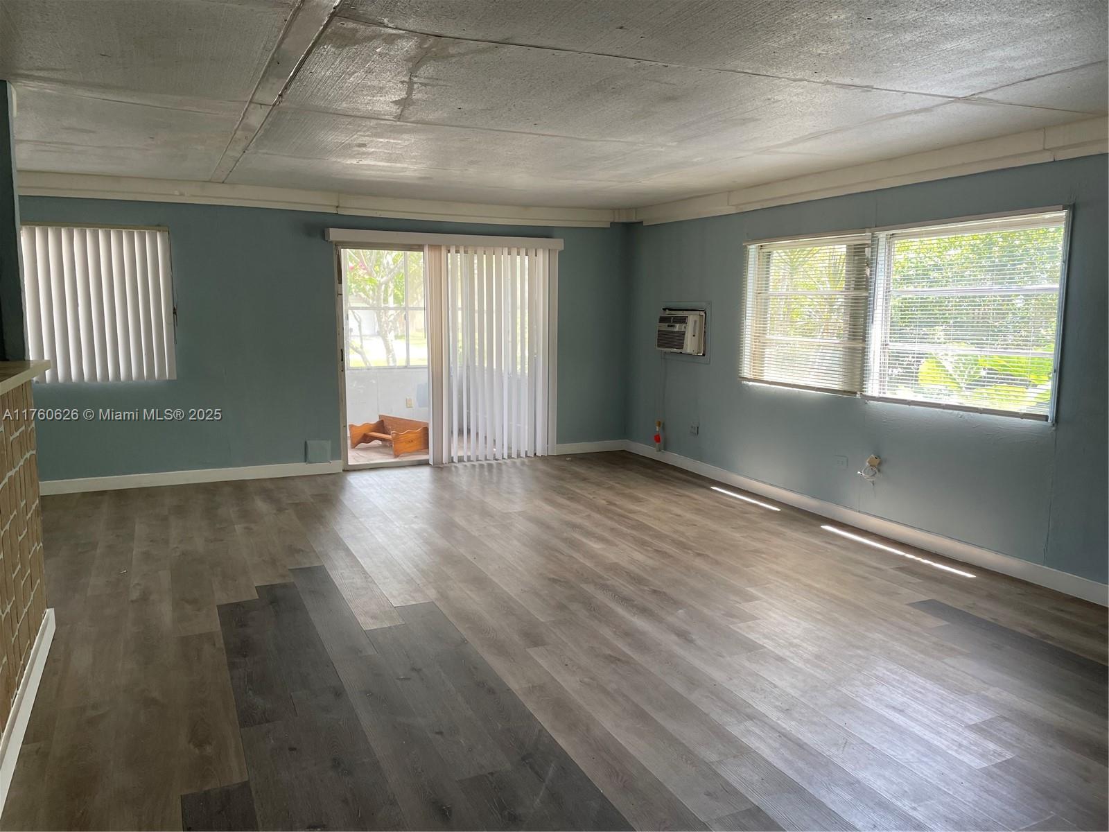 SANDALFOOT COVE SEC 1 - Residential Lease