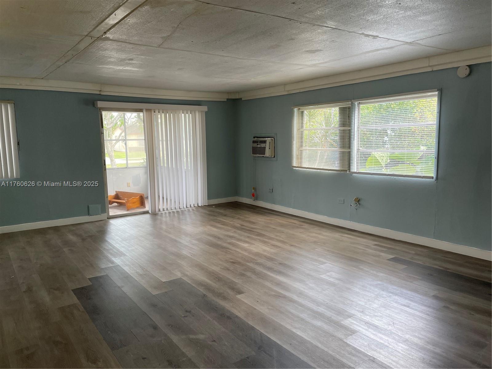 SANDALFOOT COVE SEC 1 - Residential Lease