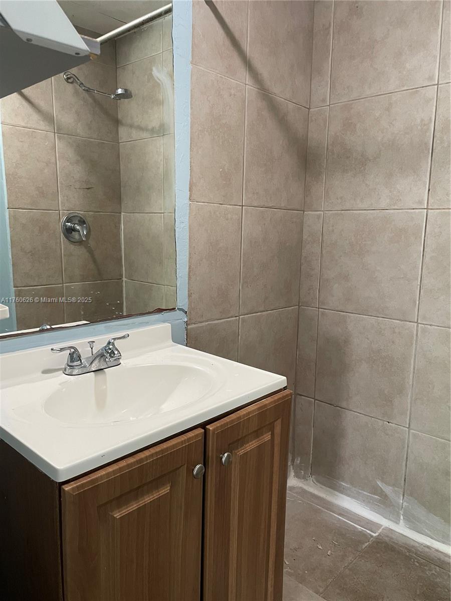 SANDALFOOT COVE SEC 1 - Residential Lease