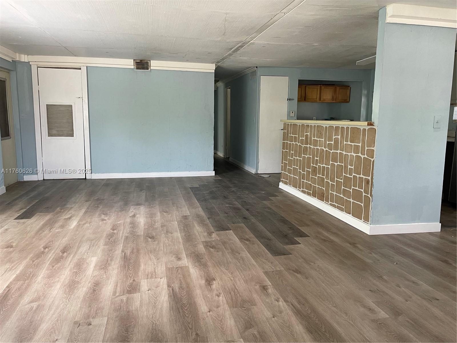 SANDALFOOT COVE SEC 1 - Residential Lease