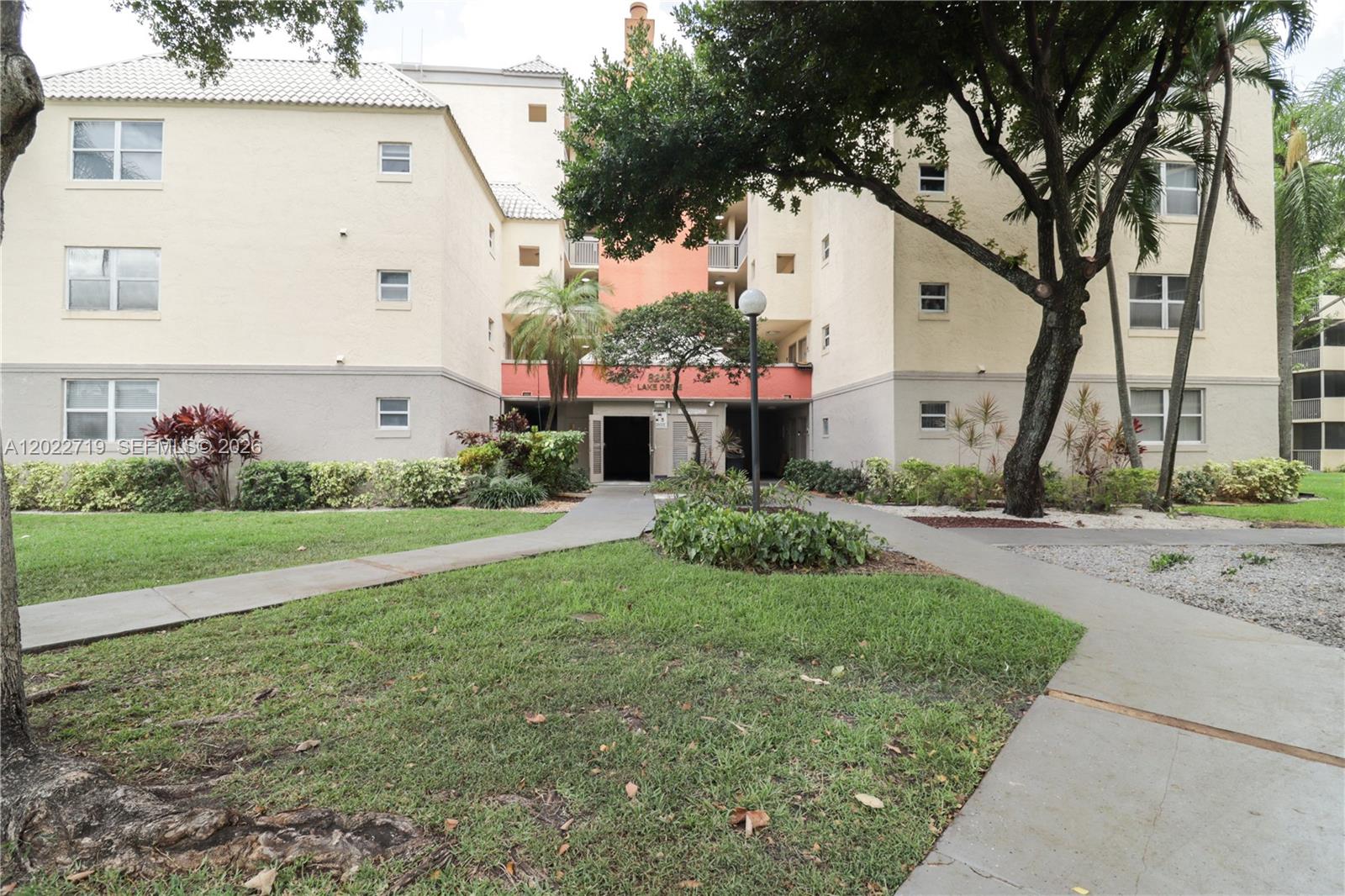 LAS VISTAS AT DORAL CONDO - Residential