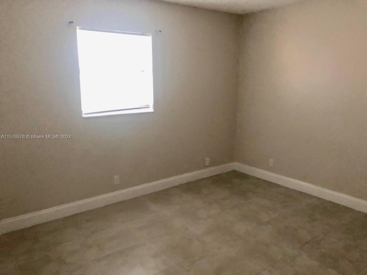 HOLLYWOOD LITTLE RANCHES - Residential Lease