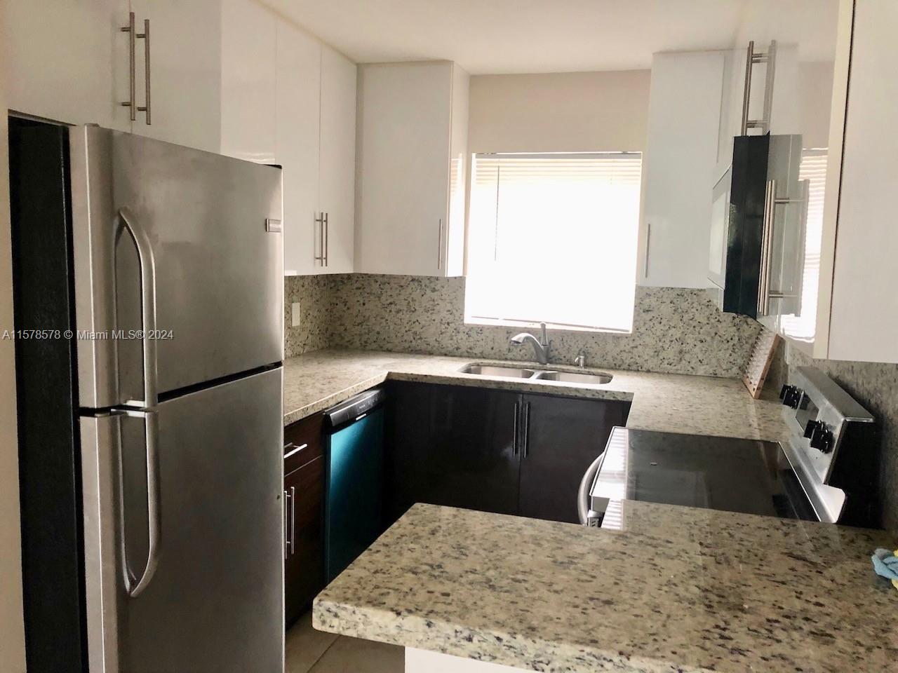 HOLLYWOOD LITTLE RANCHES - Residential Lease