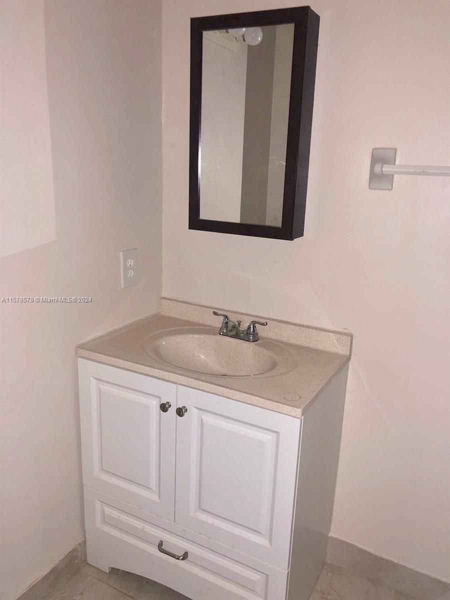 HOLLYWOOD LITTLE RANCHES - Residential Lease