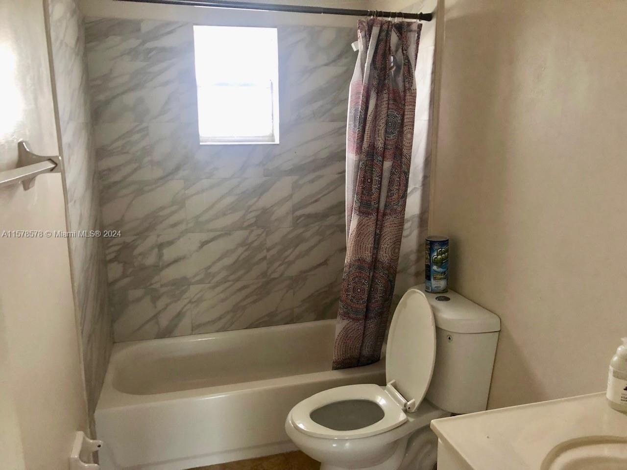 HOLLYWOOD LITTLE RANCHES - Residential Lease