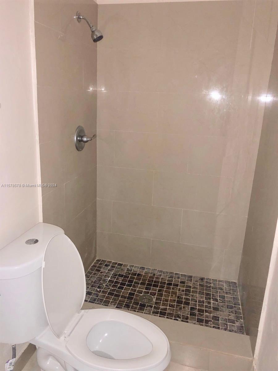 HOLLYWOOD LITTLE RANCHES - Residential Lease