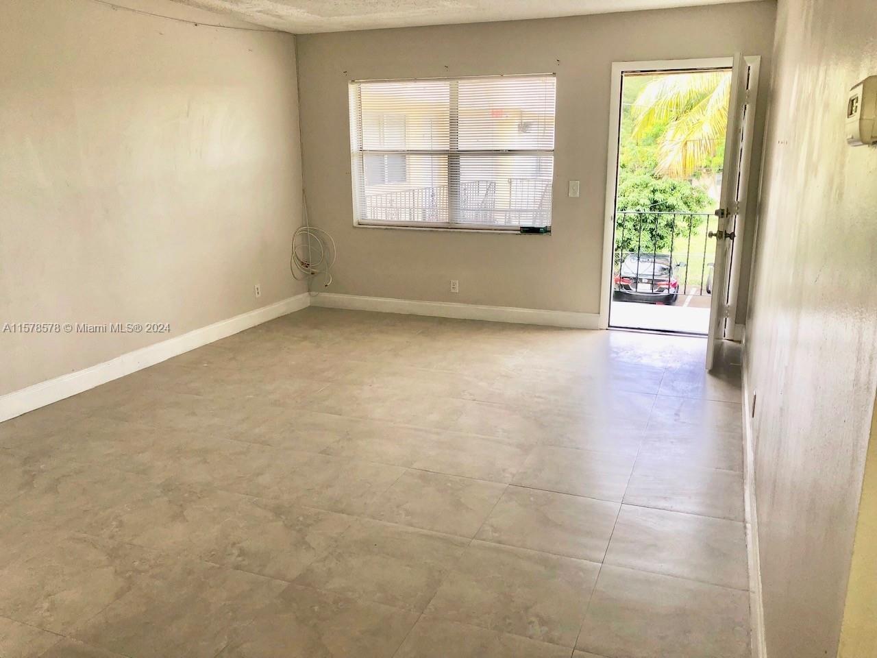 HOLLYWOOD LITTLE RANCHES - Residential Lease