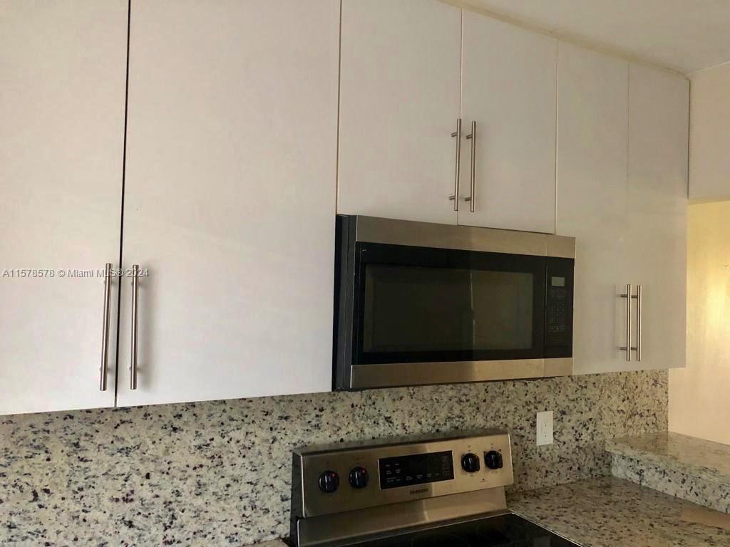 HOLLYWOOD LITTLE RANCHES - Residential Lease