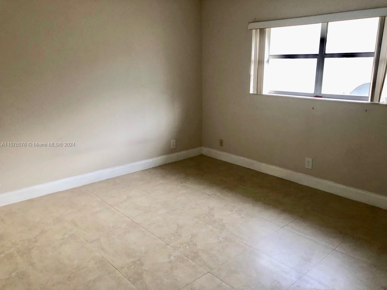 HOLLYWOOD LITTLE RANCHES - Residential Lease