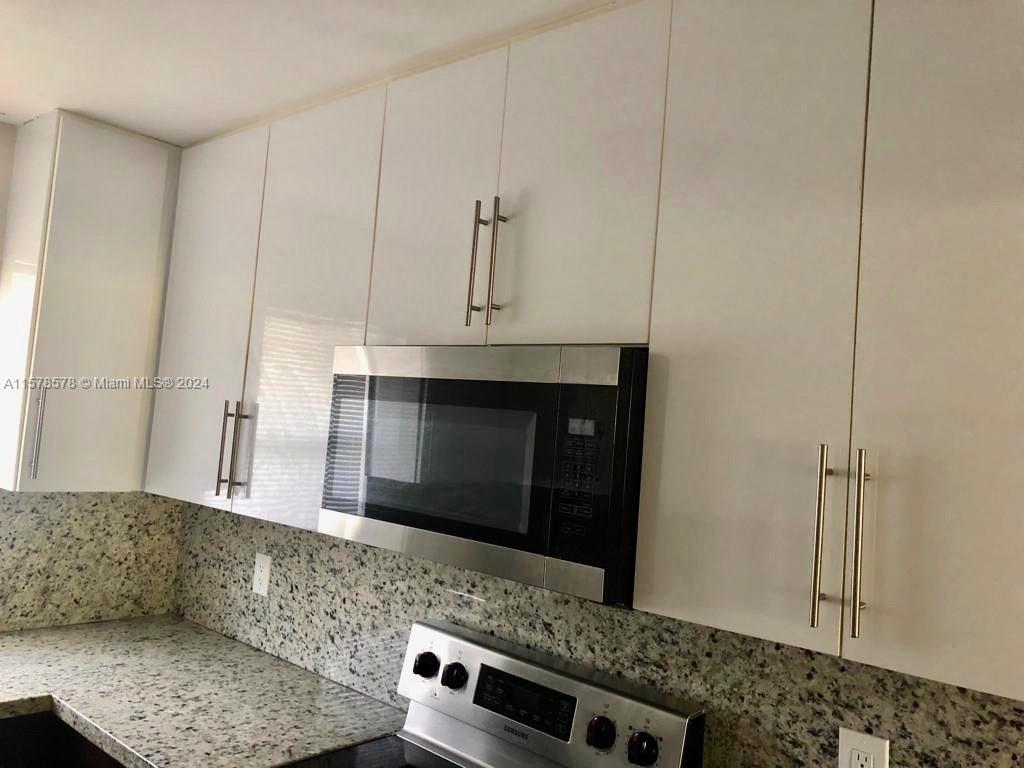 HOLLYWOOD LITTLE RANCHES - Residential Lease