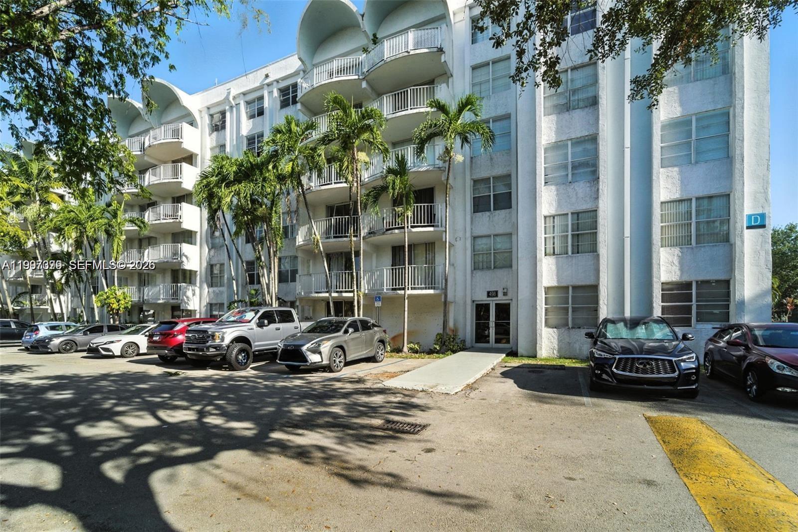 Beautiful condo apartment, is a gated community. With a great amenities: pool, gym, club house, tennis courts, 24 security. Is a 1 bedroom and 1 bathroom close to Aventura Mall, Turnpike, 826, I 95, Barry University, and Jackson Hospital North. Ready to move in!!! Won't last. Easy to show!!!