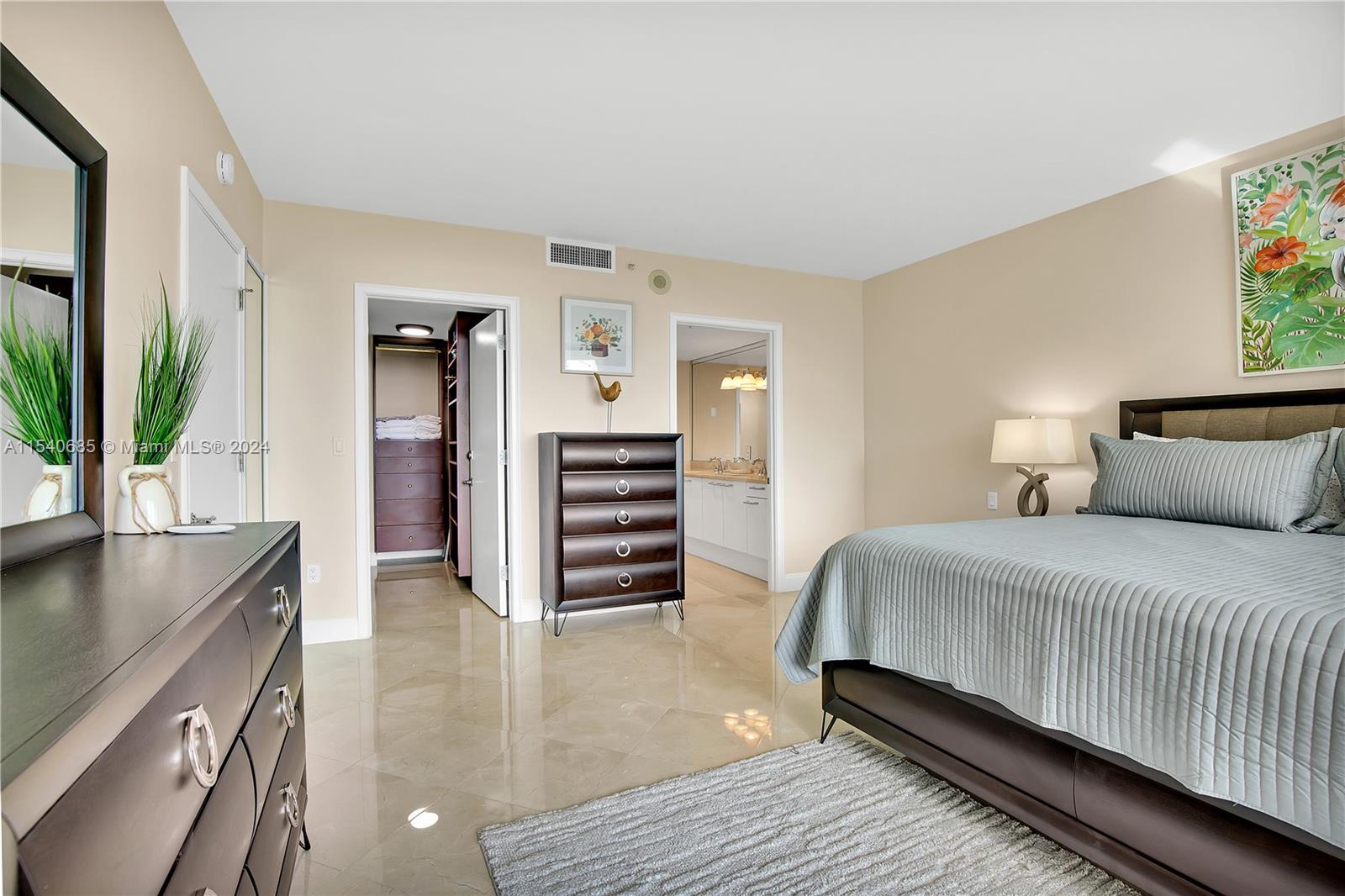 THE EXECUTIVE RESIDENCES - Residential Lease