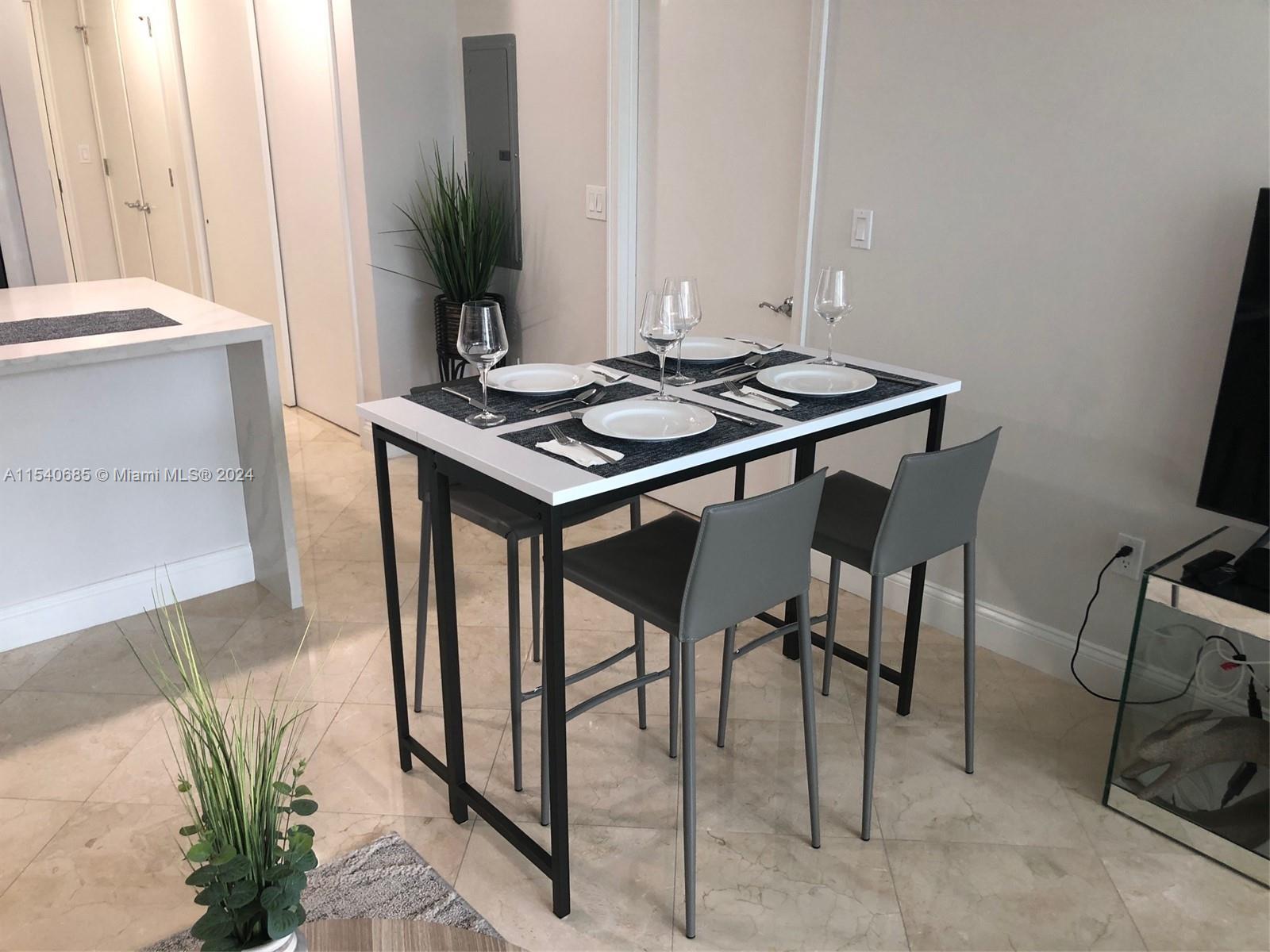 THE EXECUTIVE RESIDENCES - Residential Lease