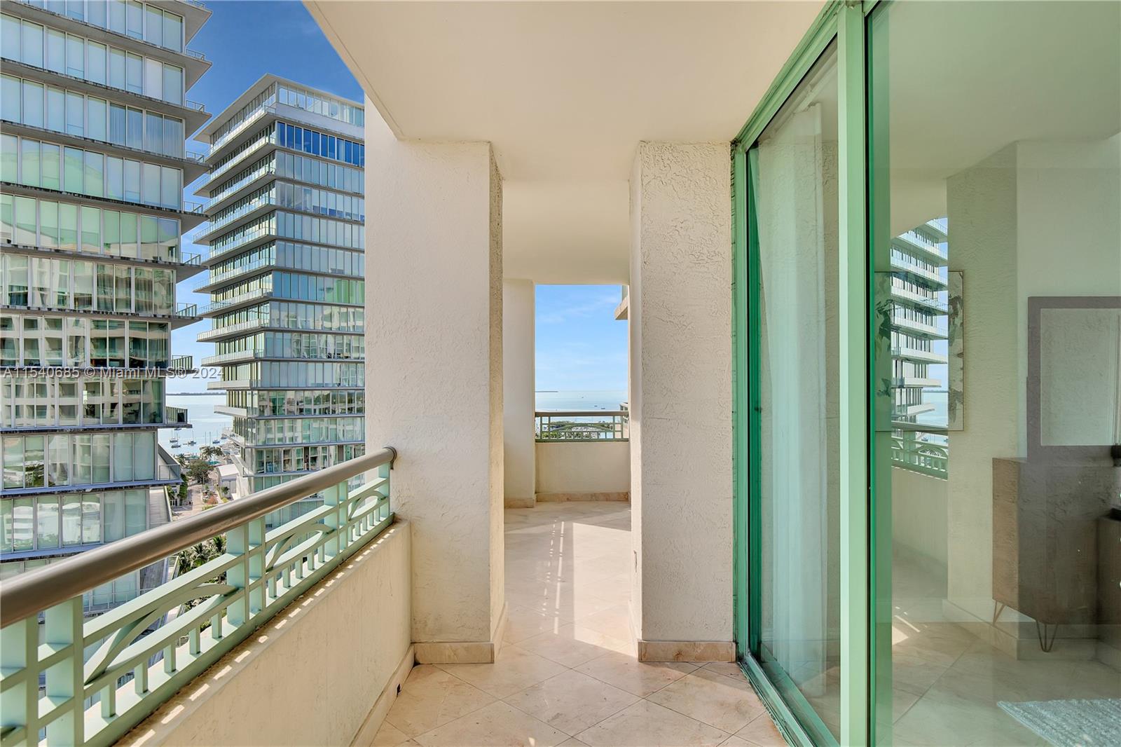THE EXECUTIVE RESIDENCES - Residential Lease