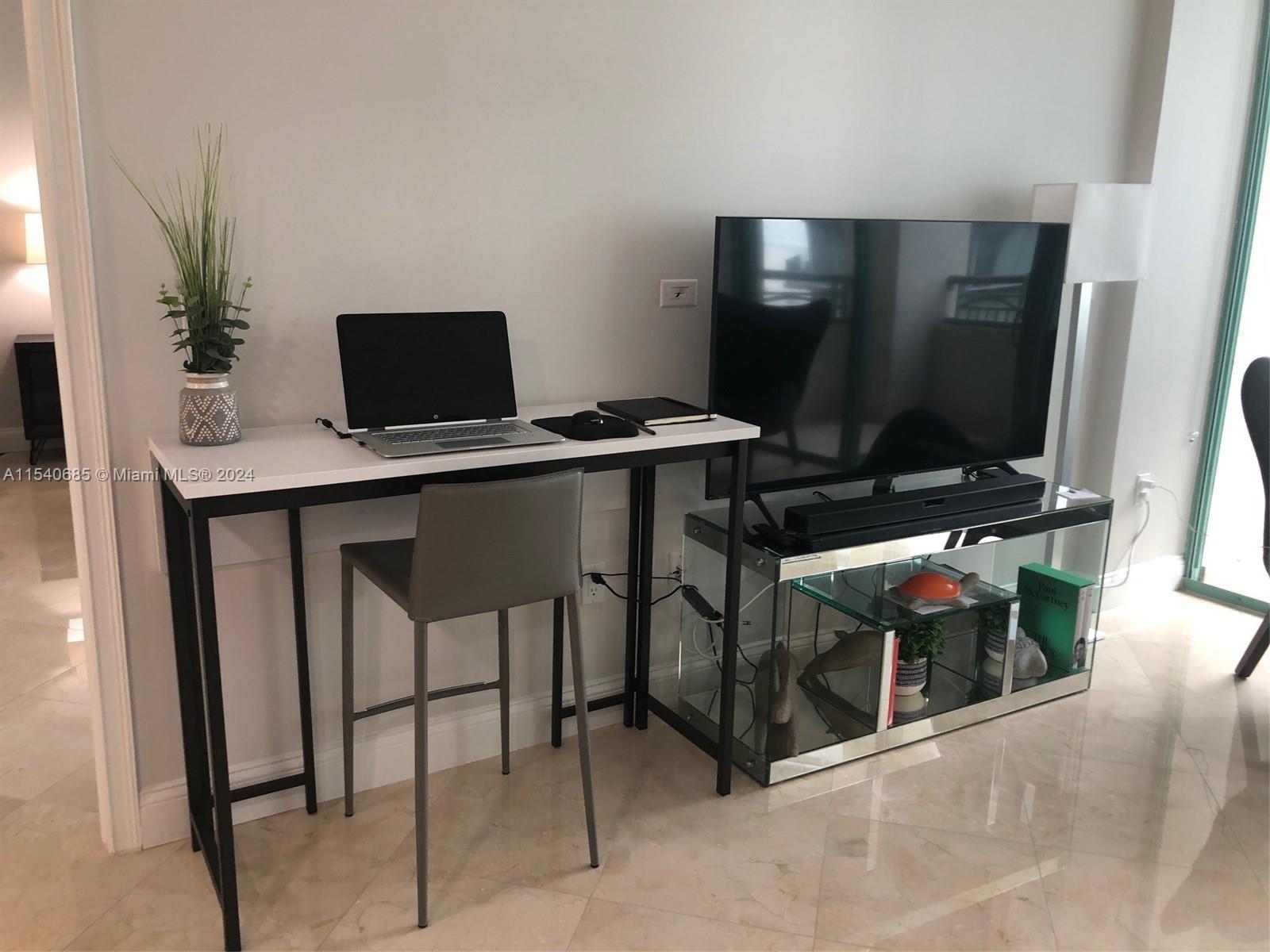 THE EXECUTIVE RESIDENCES - Residential Lease