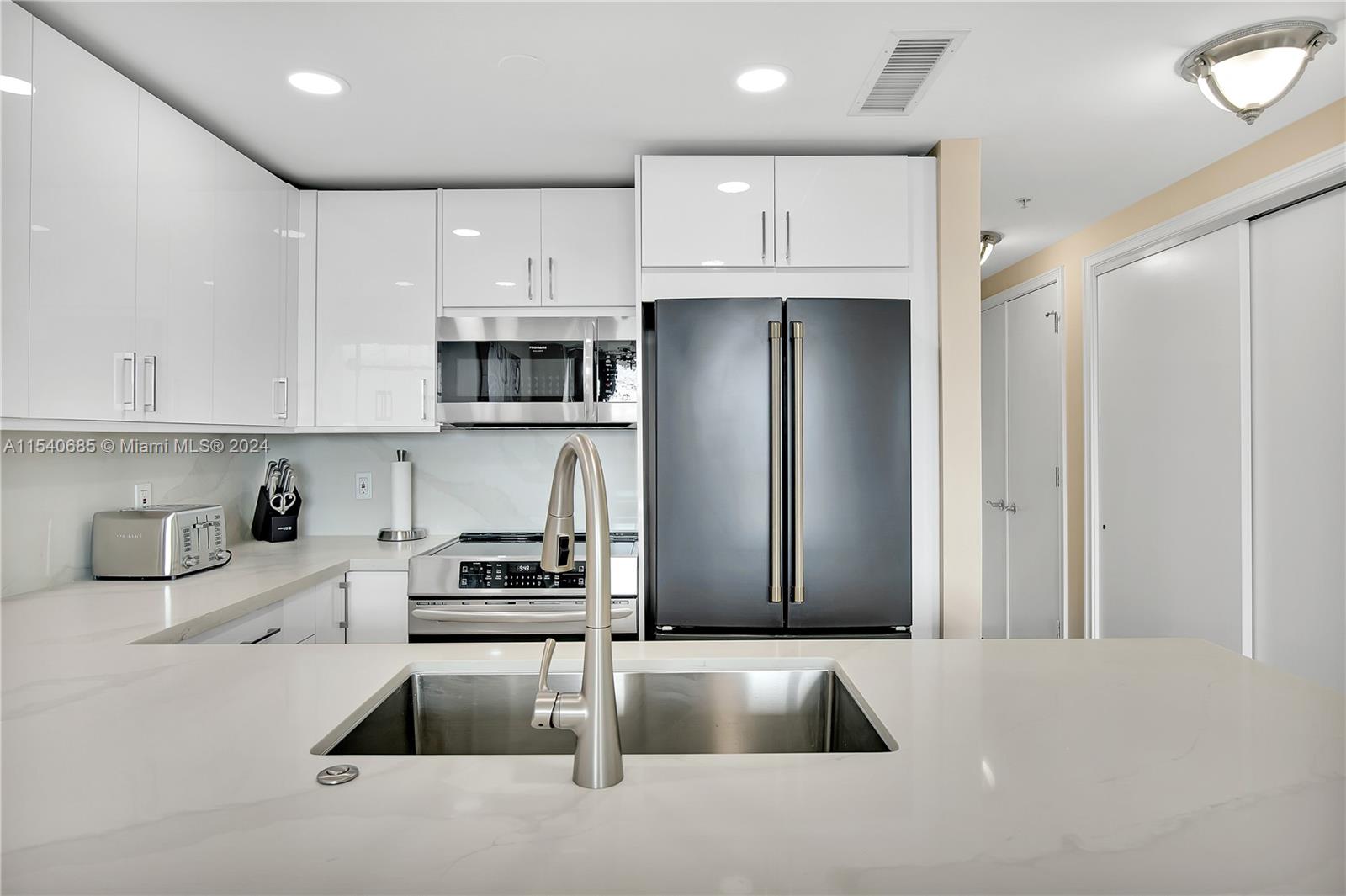 THE EXECUTIVE RESIDENCES - Residential Lease