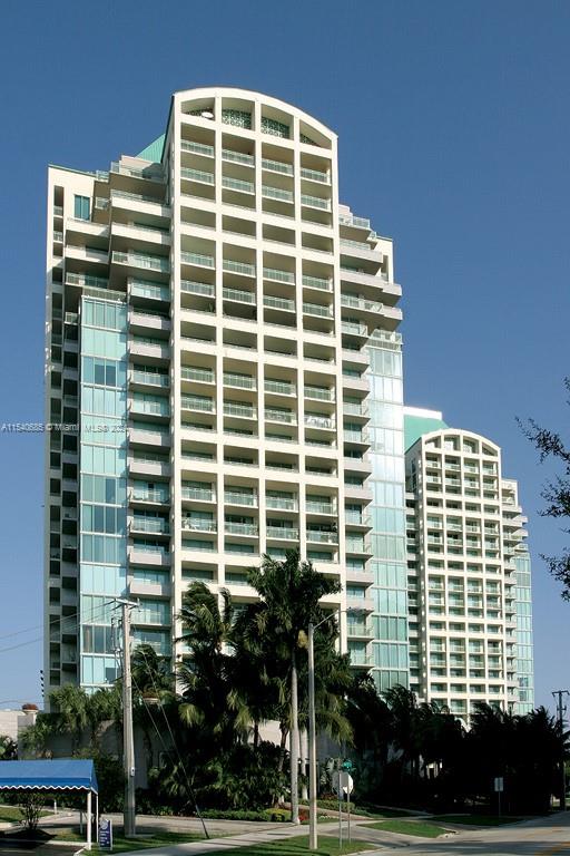 THE EXECUTIVE RESIDENCES - Residential Lease