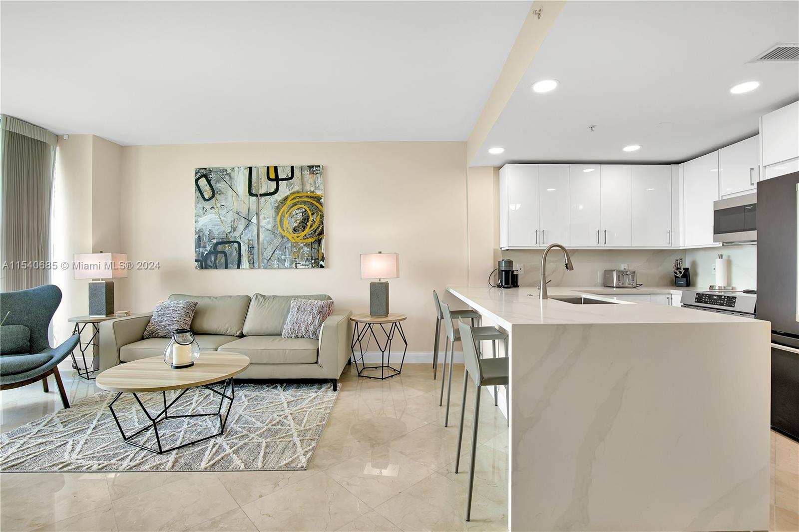 THE EXECUTIVE RESIDENCES - Residential Lease