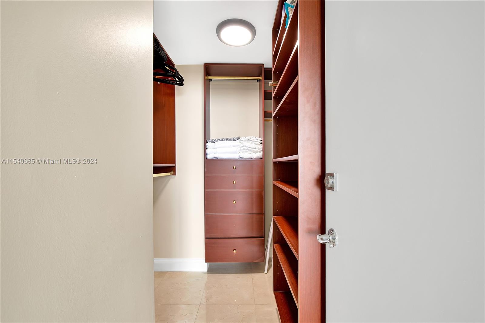 THE EXECUTIVE RESIDENCES - Residential Lease