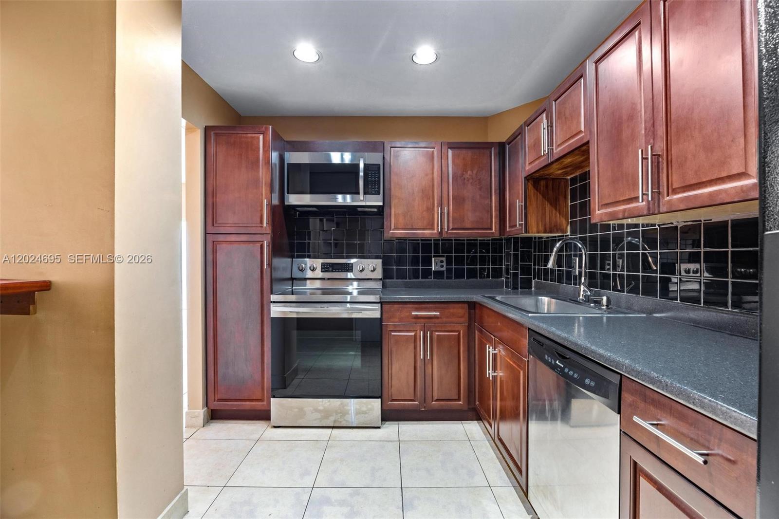 HILLCREST EAST NO 22 COND - Residential