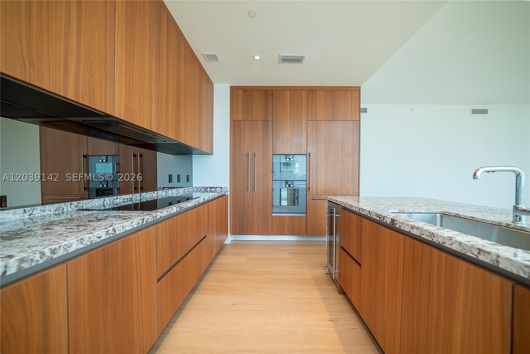 Una Residences - Residential