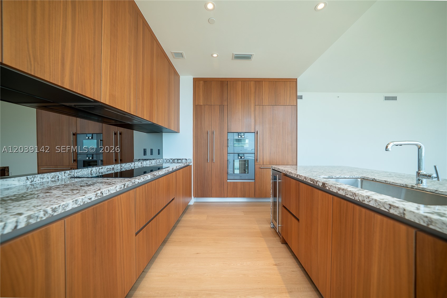Una Residences - Residential