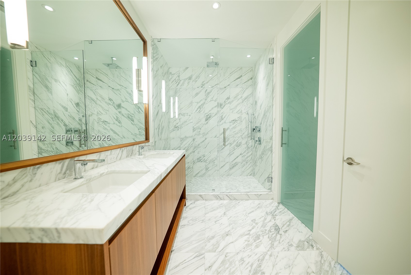 Una Residences - Residential