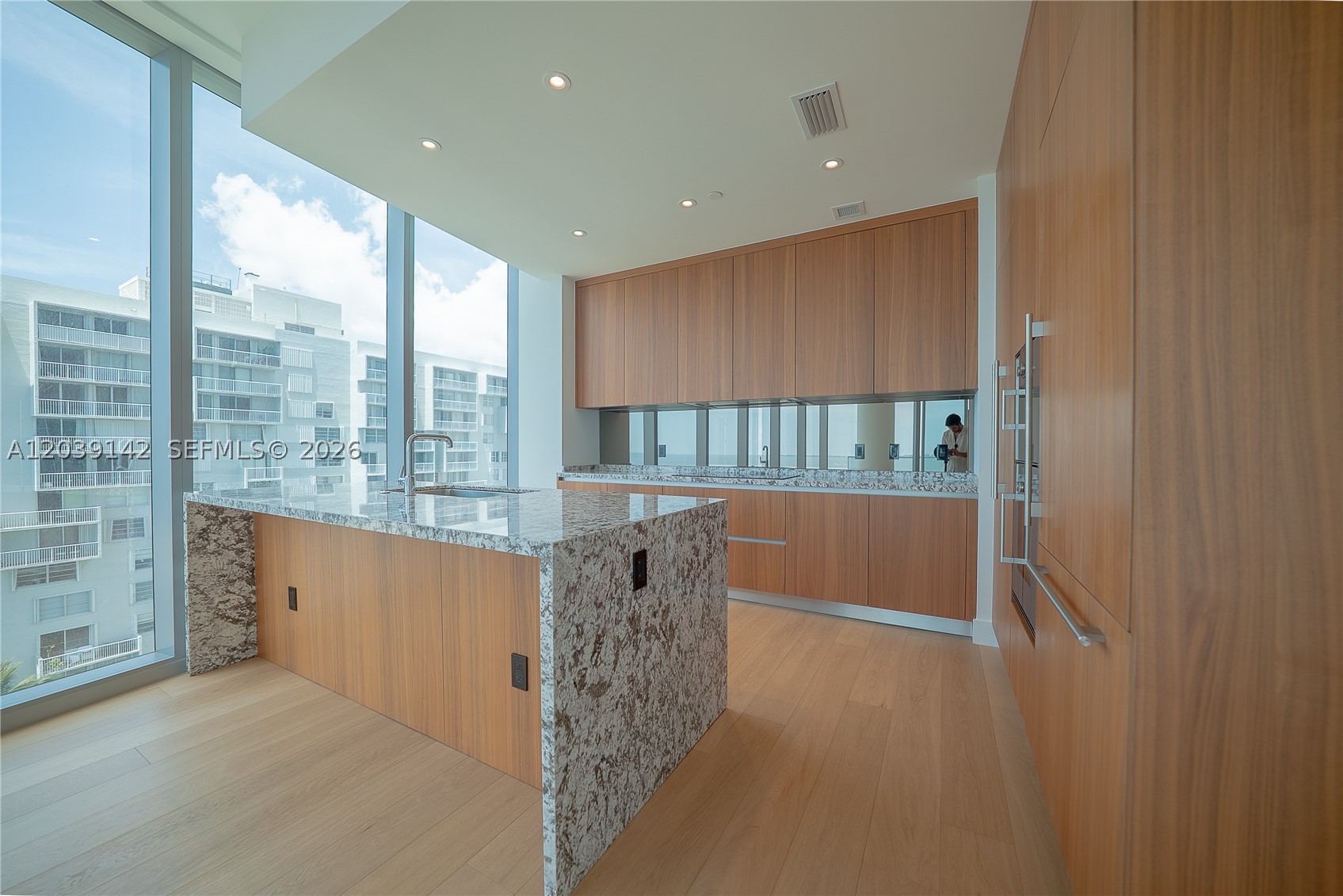 Una Residences - Residential