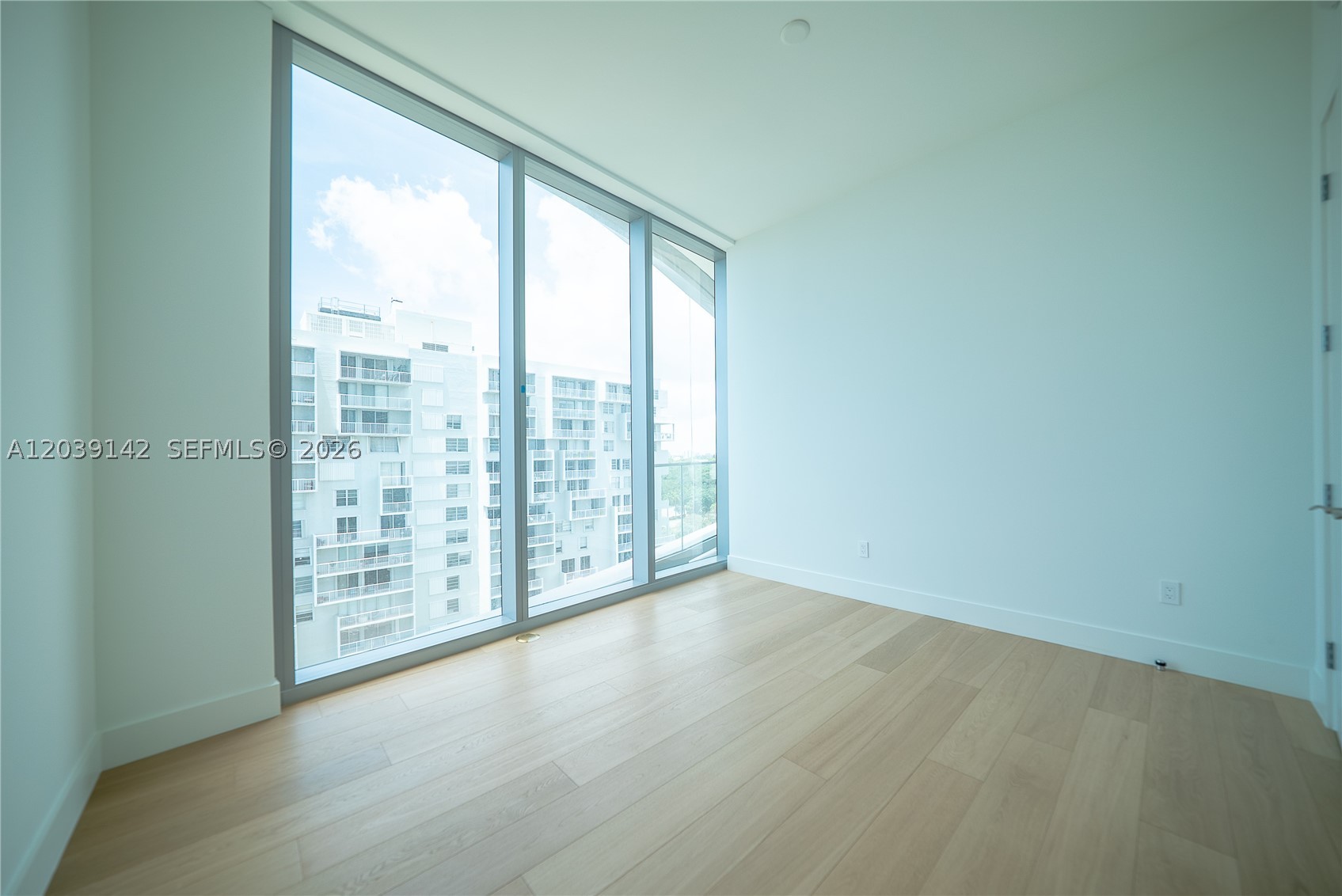 Una Residences - Residential