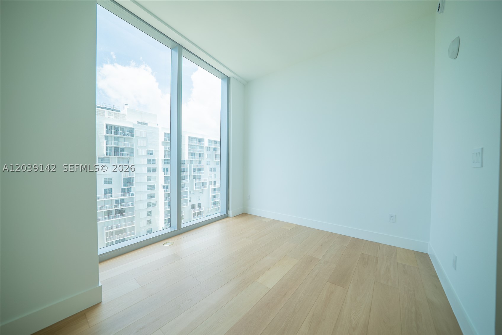 Una Residences - Residential