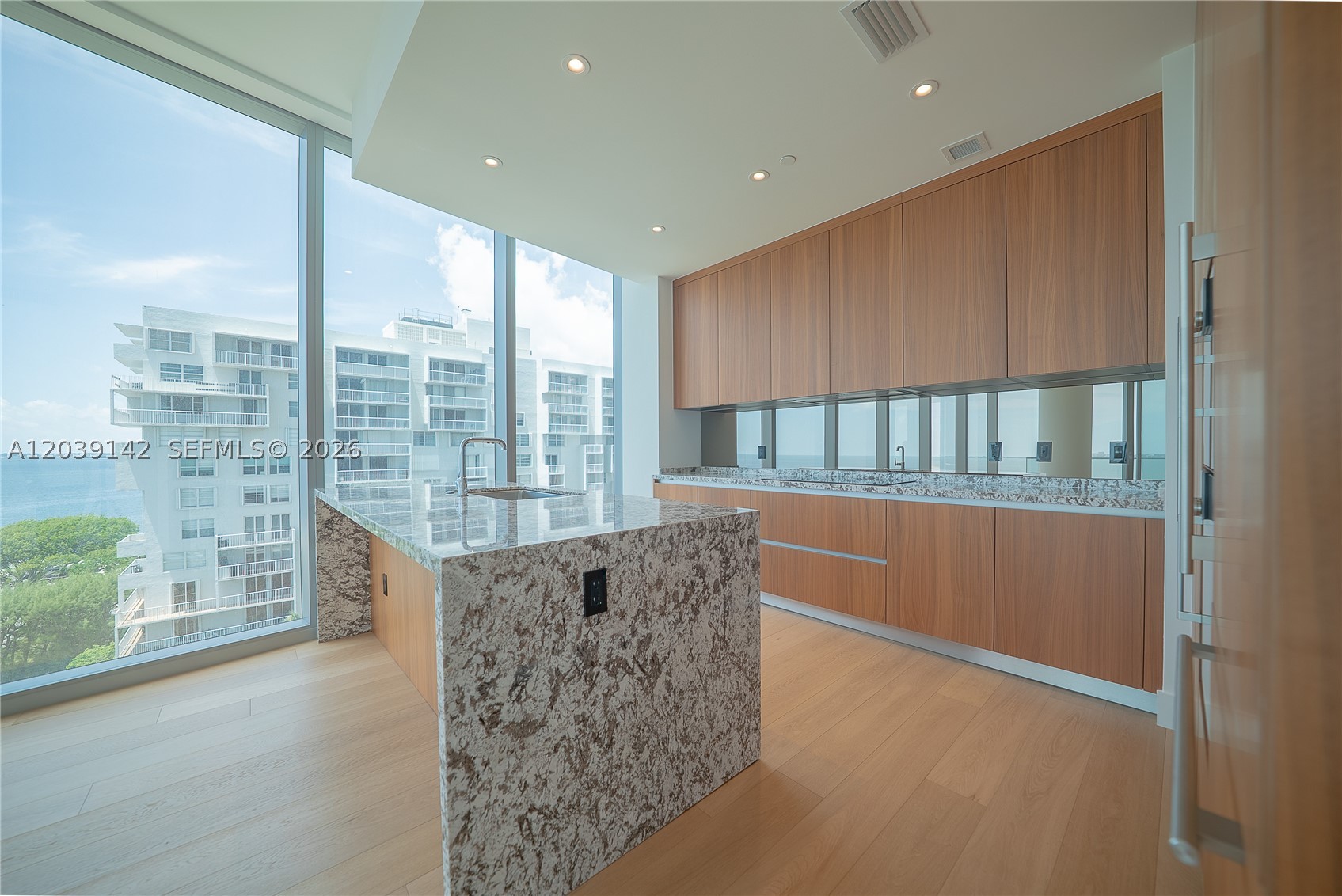 Una Residences - Residential