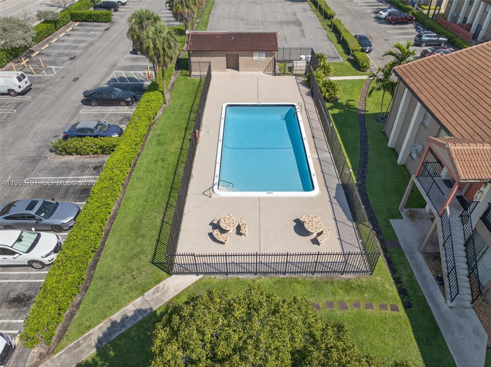 CORAL SPRINGS VILLAS COND - Residential