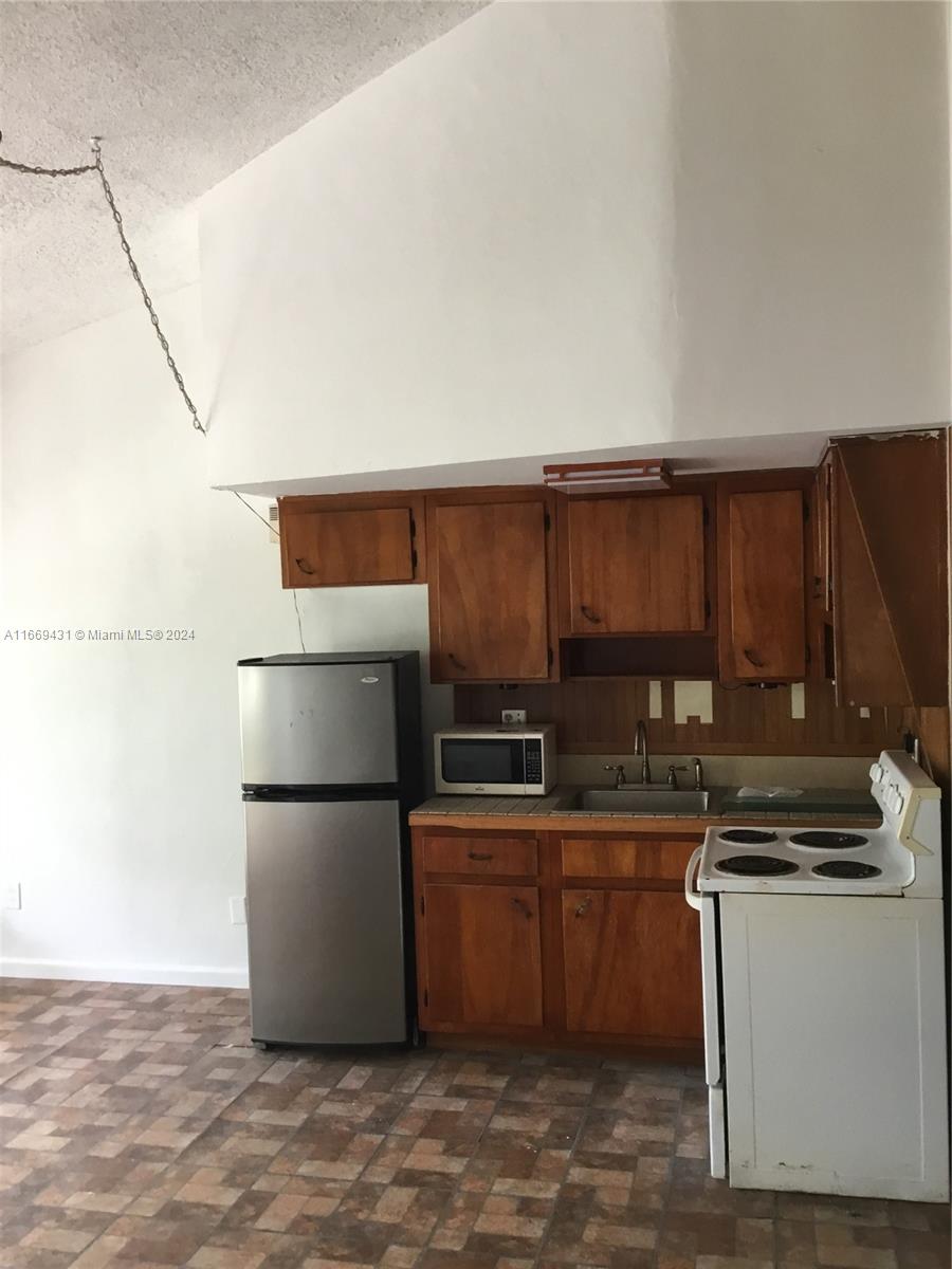 SUTTON PLACE CONDO - Residential Lease