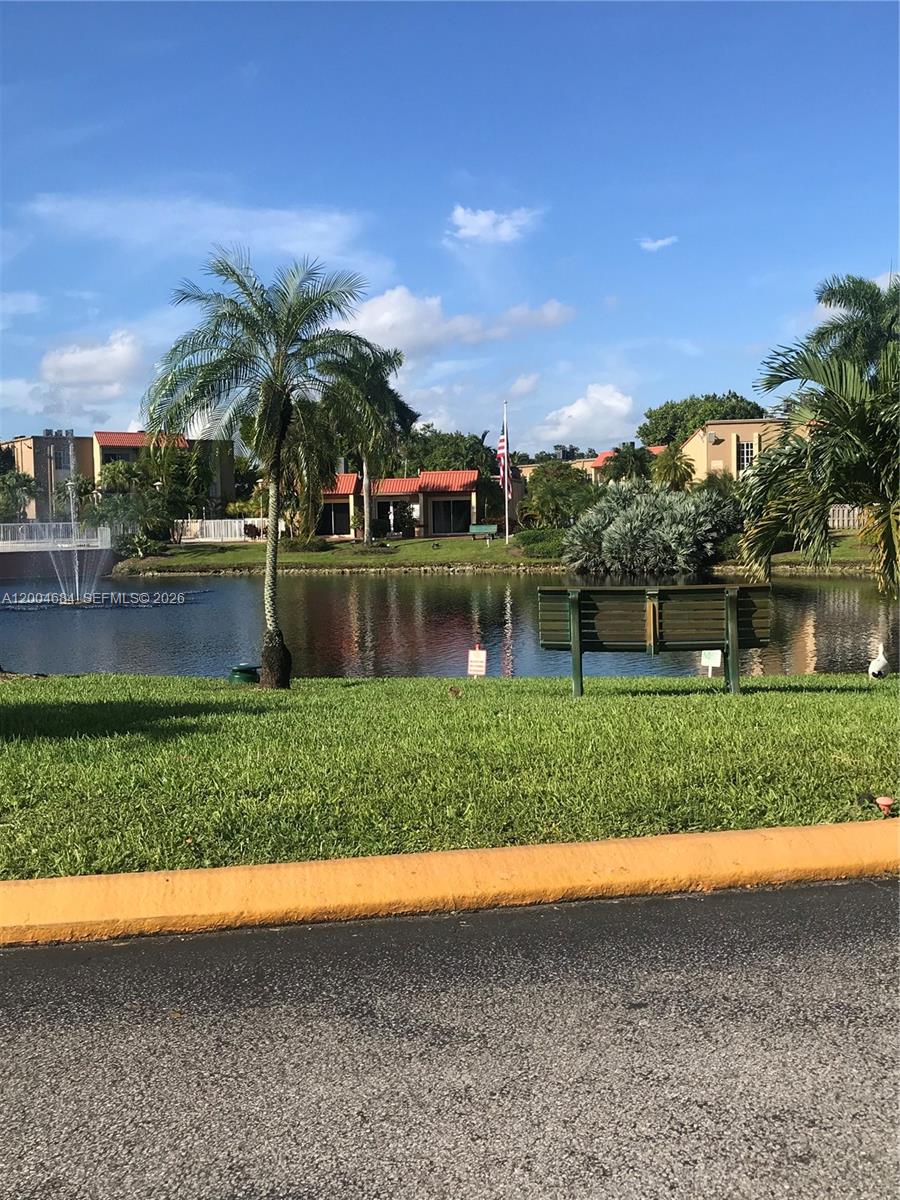 1/1 UNIT AT DORAL GARDEN II,ALL AMENITIES INCLUDED POOL,GYM,PLAYGROUND,TENNIS COURT,NEAR  DOWNTONW DORAL. AIRPORT,RESTAURANT AND SHOPS.