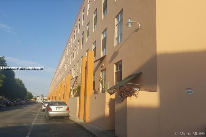 ROYAL PALMS CONDO - Residential Lease