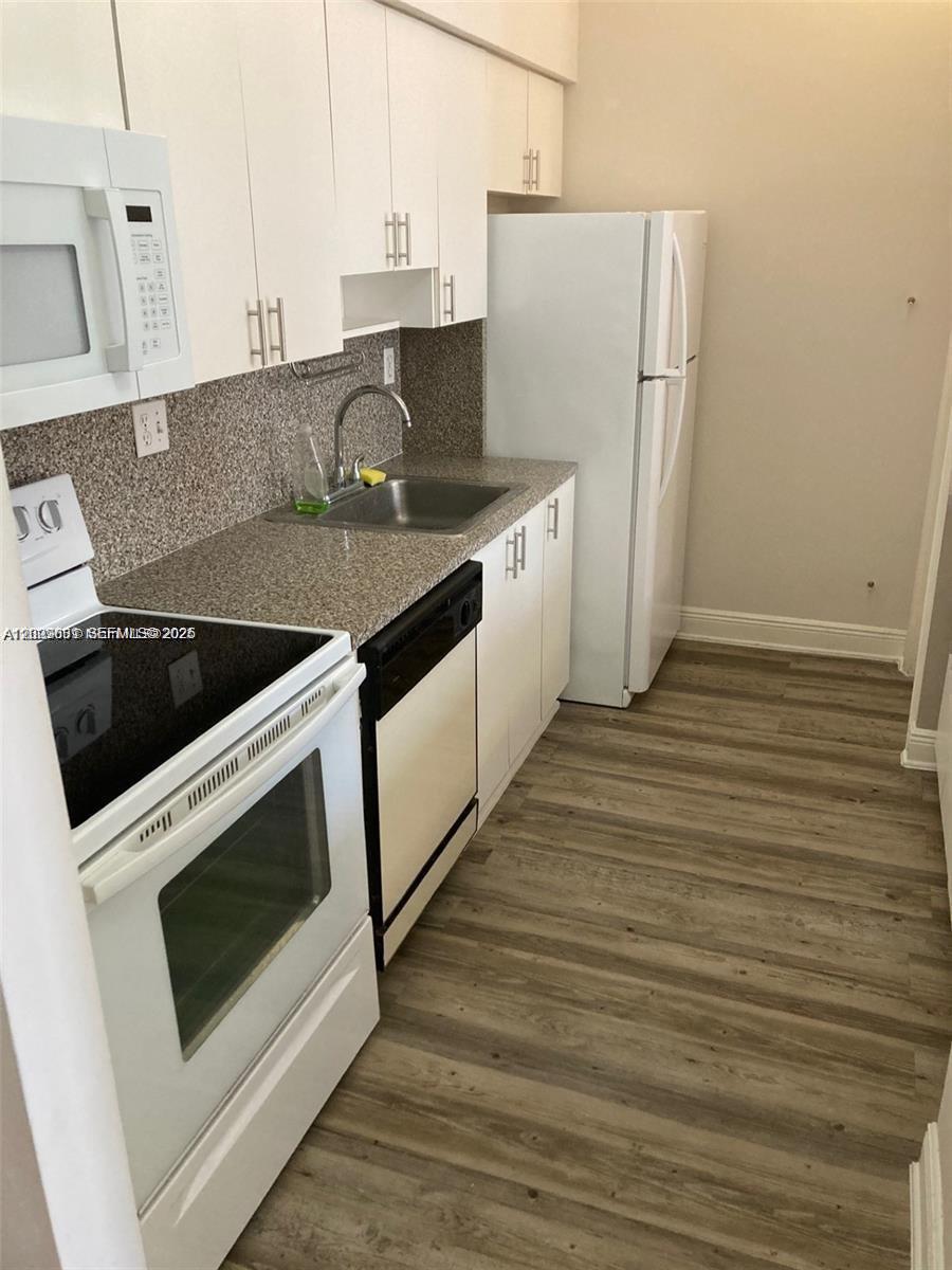 ROYAL PALMS CONDO - Residential Lease